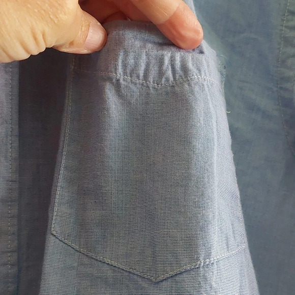 2 Casual Button Down Shirts Chambray blue striped & solid mens L Classic Casual - Picture 6 of 8